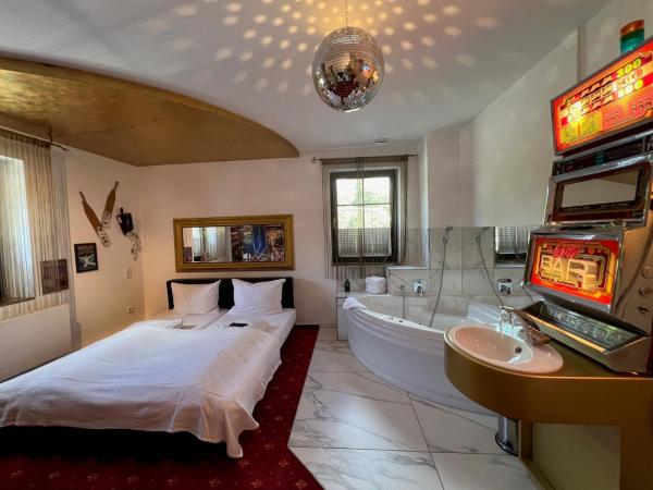 Road Stop Dortmund : photo 6 de la chambre suite las vegas