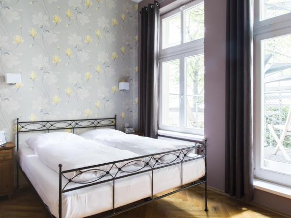 Hotel Residenz Begaswinkel : photo 3 de la chambre chambre double confort avec balcon