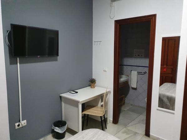 Hostal Puerta Carmona : photo 4 de la chambre chambre double standard