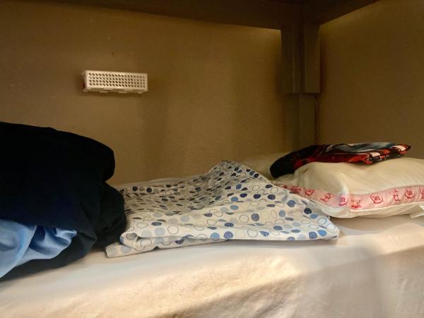 Artist Housing - Downtown : photo 1 de la chambre lit simple en dortoir