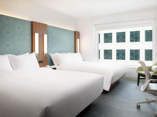 LUMA Hotel San Francisco - #1 Hottest New Hotel in the US 2023 : photo 2 de la chambre chambre deluxe avec 2 lits queen-size