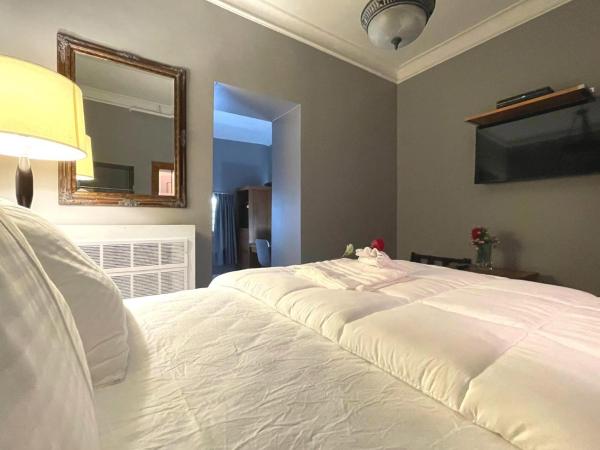 Hotel de Paris Montreal : photo 6 de la chambre chambre supérieure lit queen-size