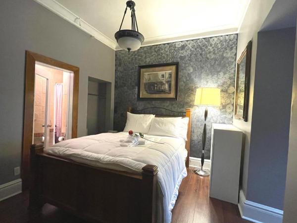 Hotel de Paris Montreal : photo 5 de la chambre chambre supérieure lit queen-size