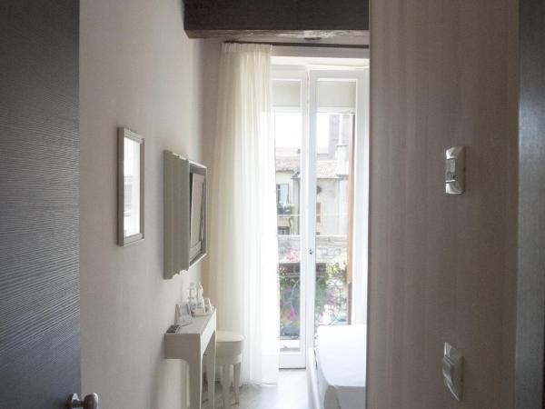 B&B Verona Centro : photo 9 de la chambre chambre double deluxe avec balcon