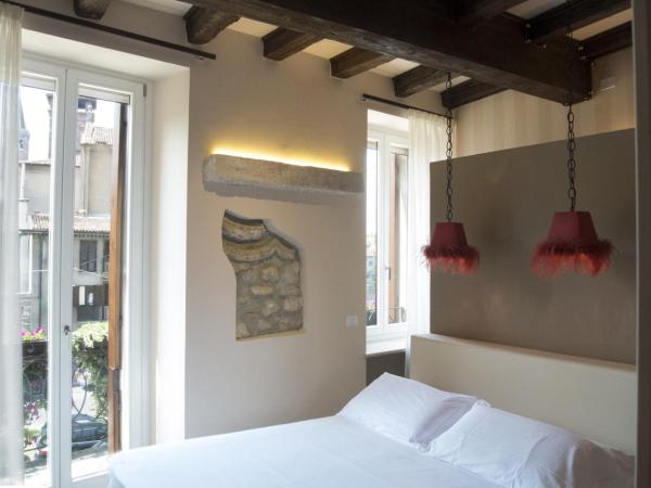 B&B Verona Centro : photo 6 de la chambre chambre double deluxe avec balcon
