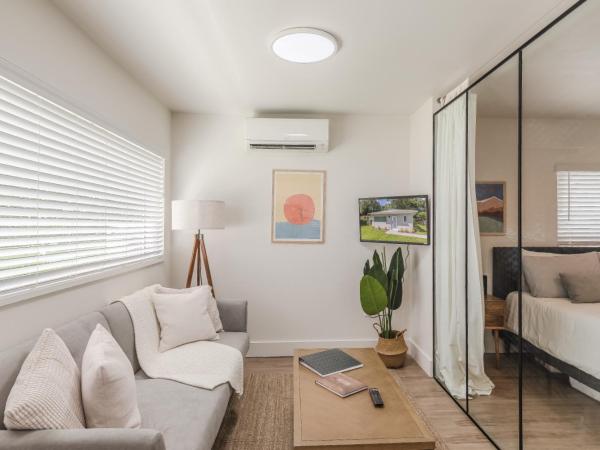 Luxury Tiny Home 2 Miles from Downtown Orlando : photo 1 de la chambre chambre lit queen-size