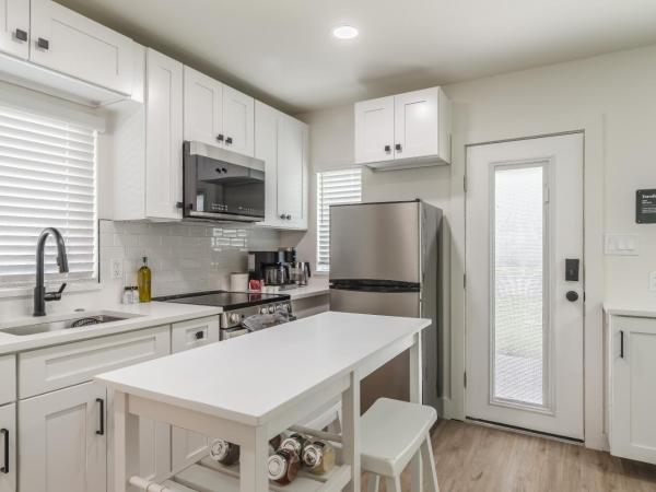 Luxury Tiny Home 2 Miles from Downtown Orlando : photo 3 de la chambre chambre lit queen-size 