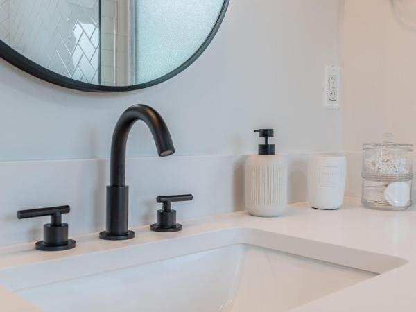 Luxury Tiny Home 2 Miles from Downtown Orlando : photo 7 de la chambre chambre lit queen-size