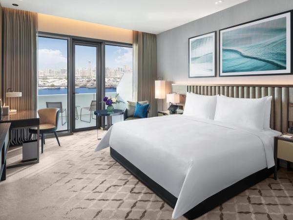Address Grand Creek Harbour : photo 1 de la chambre chambre premier avec balcon privé - vue sur crique