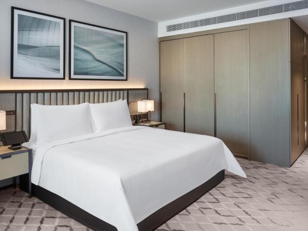 Address Grand Creek Harbour : photo 2 de la chambre chambre premier avec balcon privé - vue sur crique