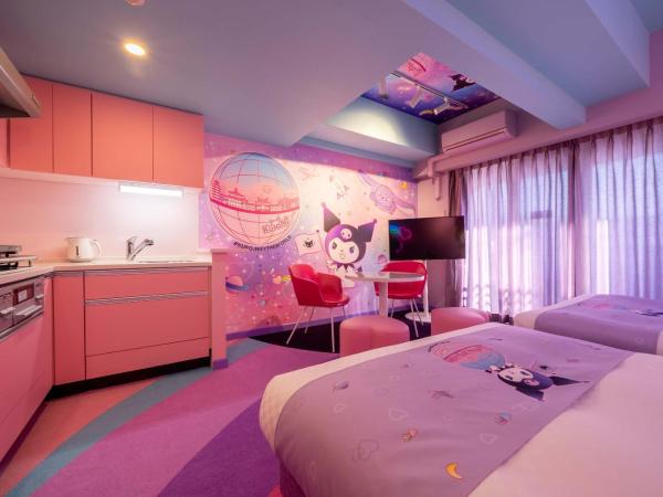 RESI STAY THE KYOTO : photo 2 de la chambre cosmic kuromi - chambre de caractère avec 2 lits doubles