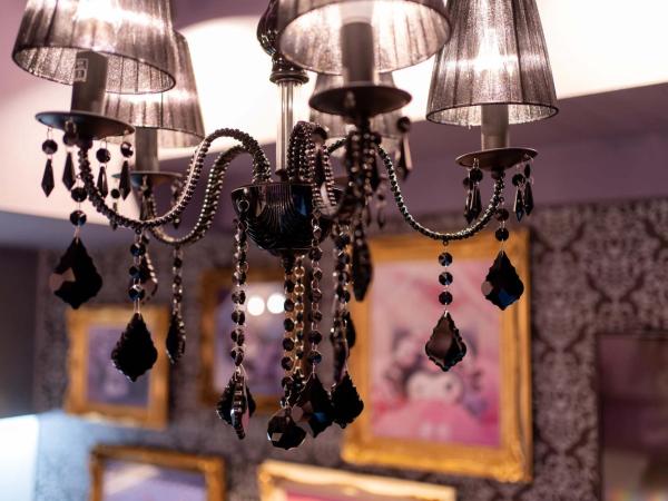 RESI STAY THE KYOTO : photo 5 de la chambre gothic lolita kuromi - chambre de caractère avec 2 lits doubles