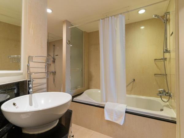 Centre Point Sukhumvit 10 : photo 9 de la chambre suite 1 chambre avec balcon