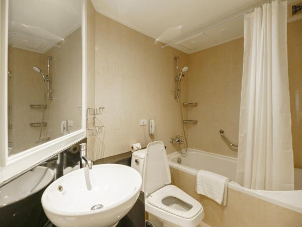 Centre Point Sukhumvit 10 : photo 10 de la chambre grande suite familiale 3 chambres