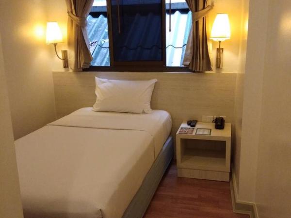 Ten Stars Hotel : photo 2 de la chambre chambre simple avec salle de bains