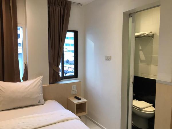 Ten Stars Hotel : photo 3 de la chambre chambre simple avec salle de bains