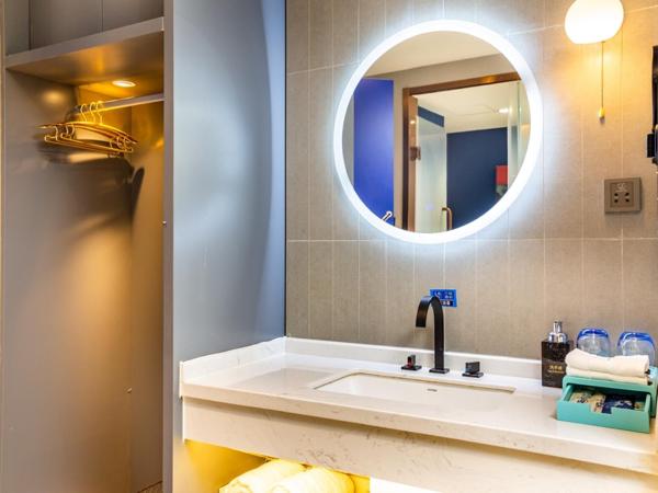 LanOu Hotel Wuhan CapitaMall Wusheng Road Metro Station : photo 8 de la chambre chambre lits jumeaux deluxe 