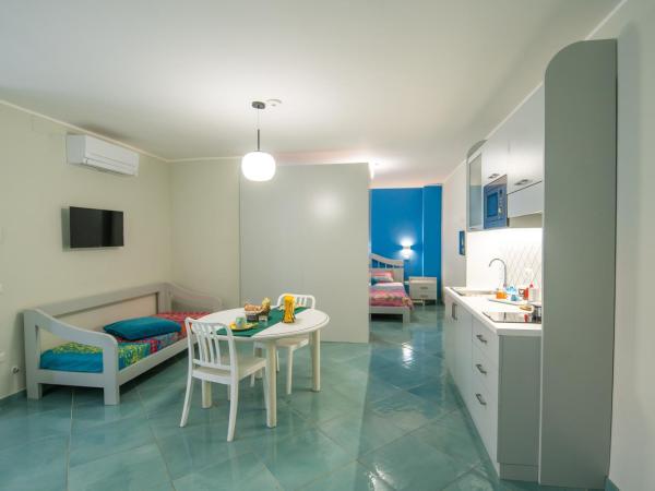 Il Papavero Residence Arbostella : photo 8 de la chambre chambre quadruple - vue sur jardin