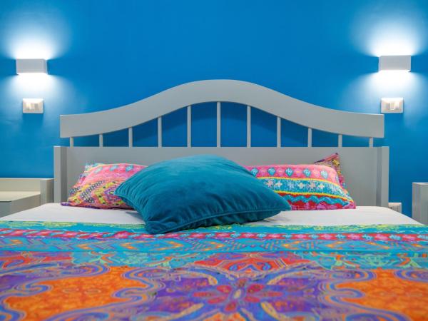 Il Papavero Residence Arbostella : photo 2 de la chambre chambre quadruple - vue sur jardin