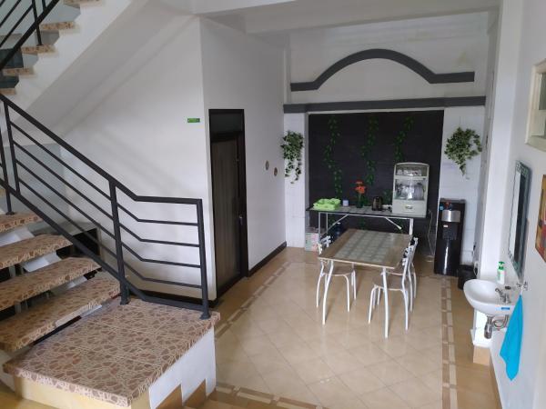 Ndalem Gorongan Guesthouse : photo 1 de la chambre maison 7 chambres