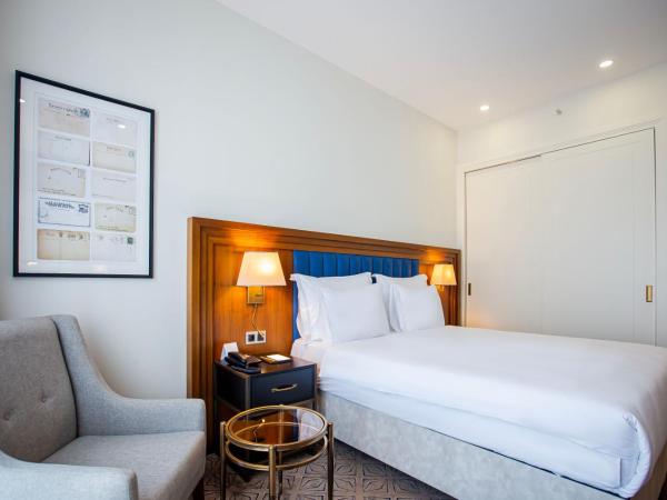 Ramada Plaza Sultanahmet : photo 3 de la chambre chambre king supérieure avec vue sur la piscine