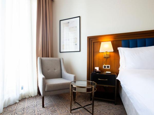 Ramada Plaza Sultanahmet : photo 4 de la chambre chambre king supérieure avec vue sur la piscine