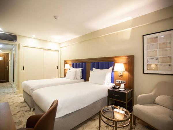 Ramada Plaza Sultanahmet : photo 4 de la chambre chambre lits jumeaux deluxe avec balcon