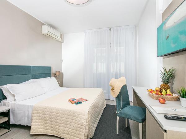 Hotel Pigalle : photo 9 de la chambre chambre double ou lits jumeaux supérieure