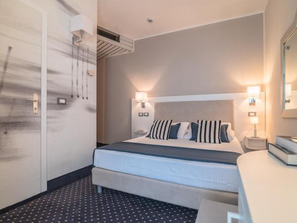 Hotel Anthony : photo 3 de la chambre chambre double ou lits jumeaux classique avec balcon - vue latérale sur mer