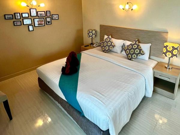 Thipurai City Hotel : photo 3 de la chambre hébergement premier avec baignoire - vue sur montagnes