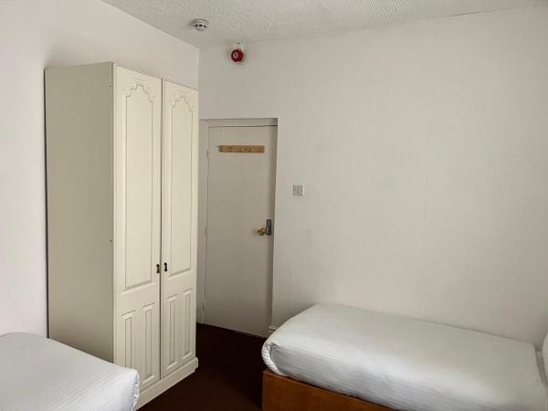 Cheers Hotel : photo 2 de la chambre chambre triple avec baignoire