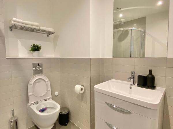 Goodwin St : photo 6 de la chambre chambre double avec balcon