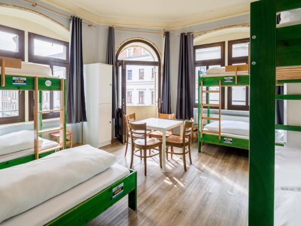 Hostel Mondpalast : photo 1 de la chambre lit simple dans dortoir mixte de 7 lits