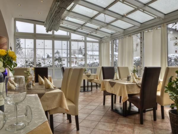 Hotel Kögele mit Restaurant bei Innsbruck Axamer Lizum : photo 10 de la chambre chambre familiale avec balcon