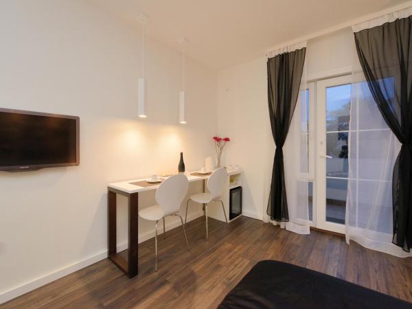 Guest house D&G -I apartment & room : photo 6 de la chambre chambre double deluxe avec balcon