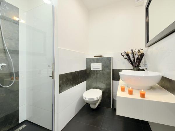 Guest house D&G -I apartment & room : photo 5 de la chambre chambre double deluxe avec balcon