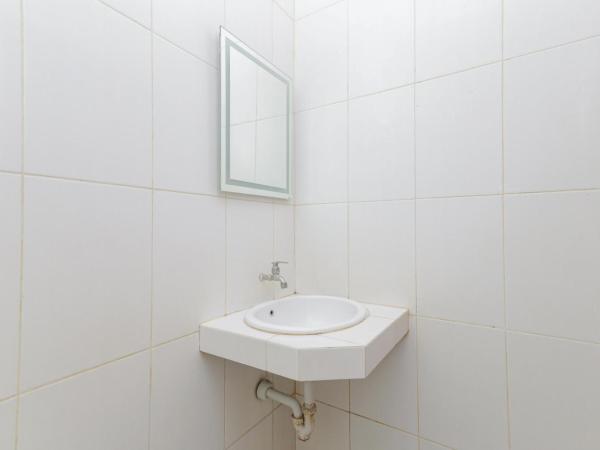 RedDoorz near BG Junction Surabaya : photo 9 de la chambre chambre double standard