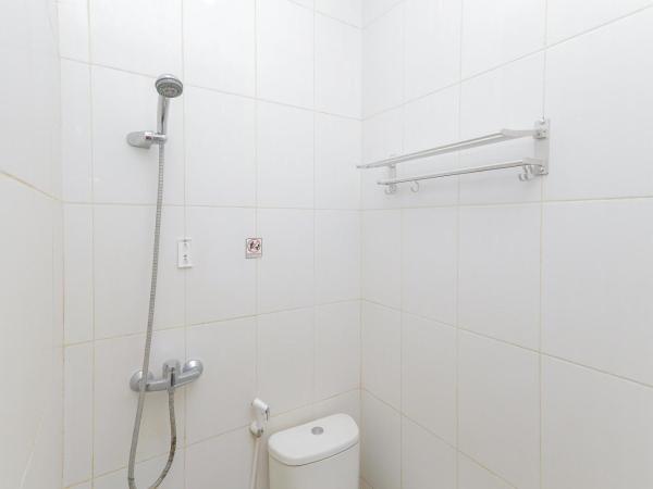 RedDoorz near BG Junction Surabaya : photo 10 de la chambre chambre double standard