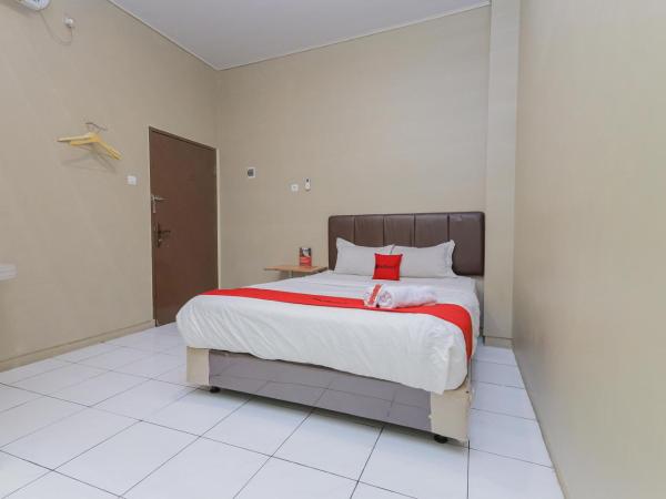 RedDoorz near BG Junction Surabaya : photo 1 de la chambre chambre deluxe