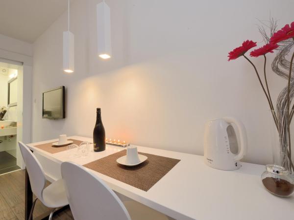 Guest house D&G -I apartment & room : photo 3 de la chambre chambre double deluxe avec balcon