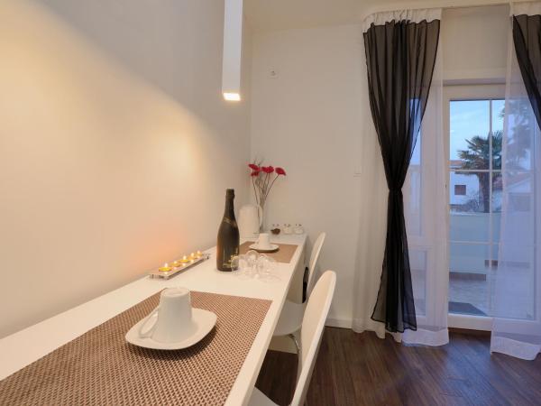 Guest house D&G -I apartment & room : photo 4 de la chambre chambre double deluxe avec balcon