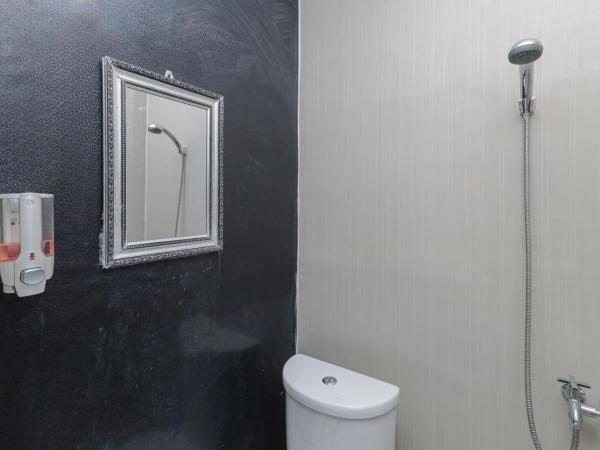 RedDoorz near Mayapada Hospital Surabaya : photo 8 de la chambre chambre double standard