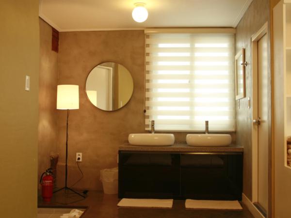 Crib 49 Guesthouse - Foreigner only : photo 2 de la chambre chambre triple