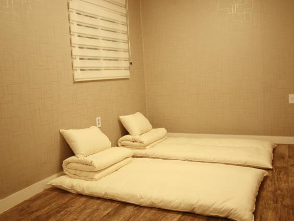 Crib 49 Guesthouse - Foreigner only : photo 2 de la chambre chambre lits jumeaux