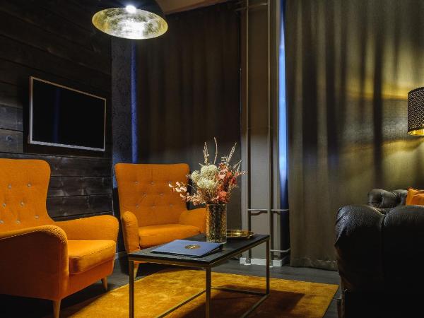 Hotel Golden Circle Suites : photo 2 de la chambre suite familiale de luxe avec balcon