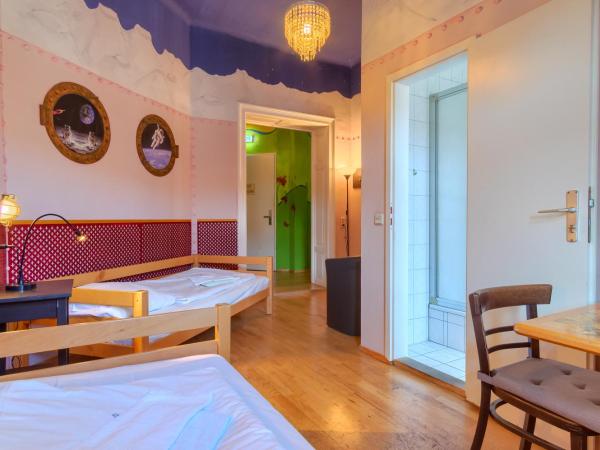 Hostel Mondpalast : photo 3 de la chambre chambre lits jumeaux