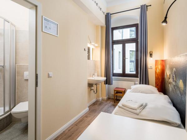 Hostel Mondpalast : photo 4 de la chambre chambre simple avec douche