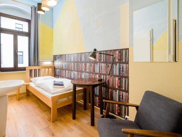 Hostel Mondpalast : photo 1 de la chambre chambre simple avec douche