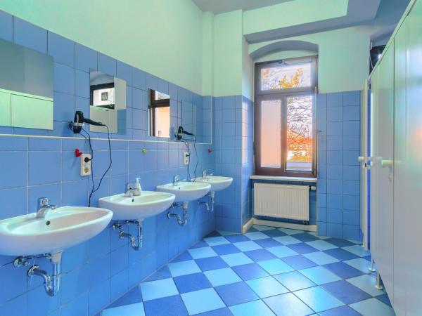 Hostel Mondpalast : photo 7 de la chambre lit simple dans dortoir mixte de 7 lits