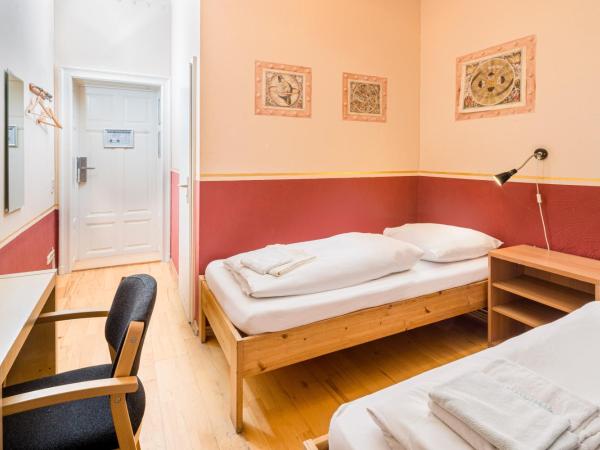 Hostel Mondpalast : photo 7 de la chambre chambre lits jumeaux